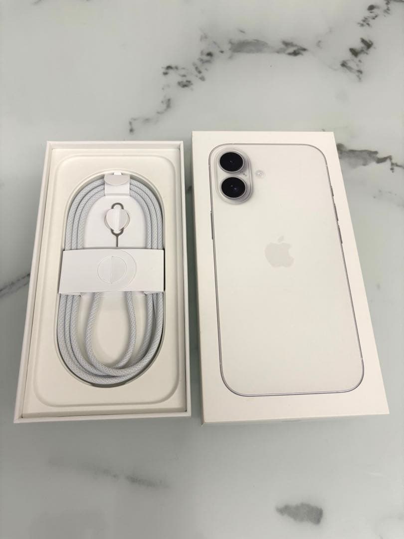 【値下げ】iPhone16 512GB ホワイト美品　SIMフリー