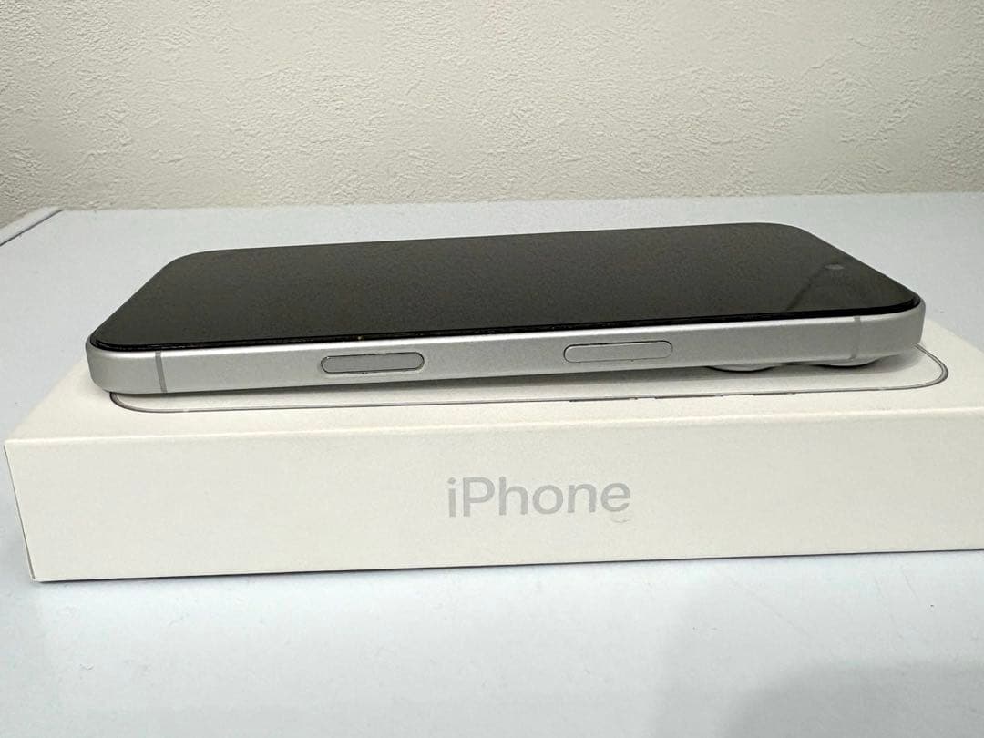 【値下げ】iPhone16 512GB ホワイト美品　SIMフリー