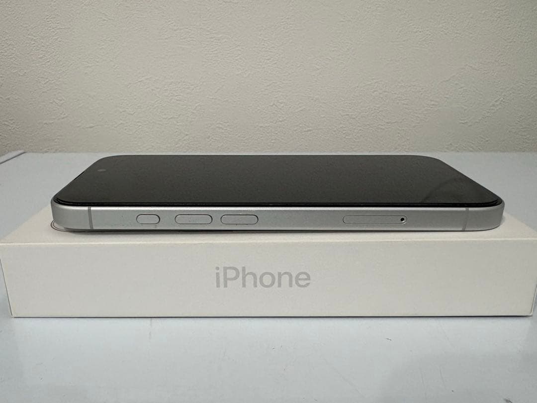 【値下げ】iPhone16 512GB ホワイト美品　SIMフリー