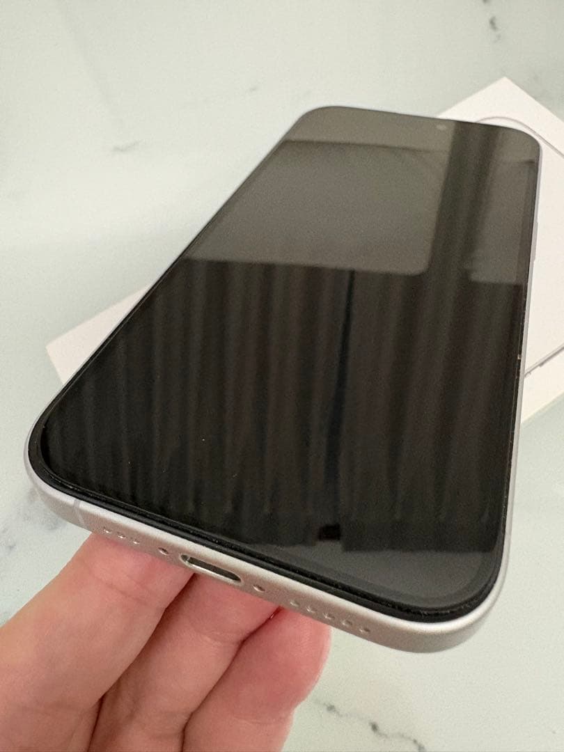 【値下げ】iPhone16 512GB ホワイト美品　SIMフリー