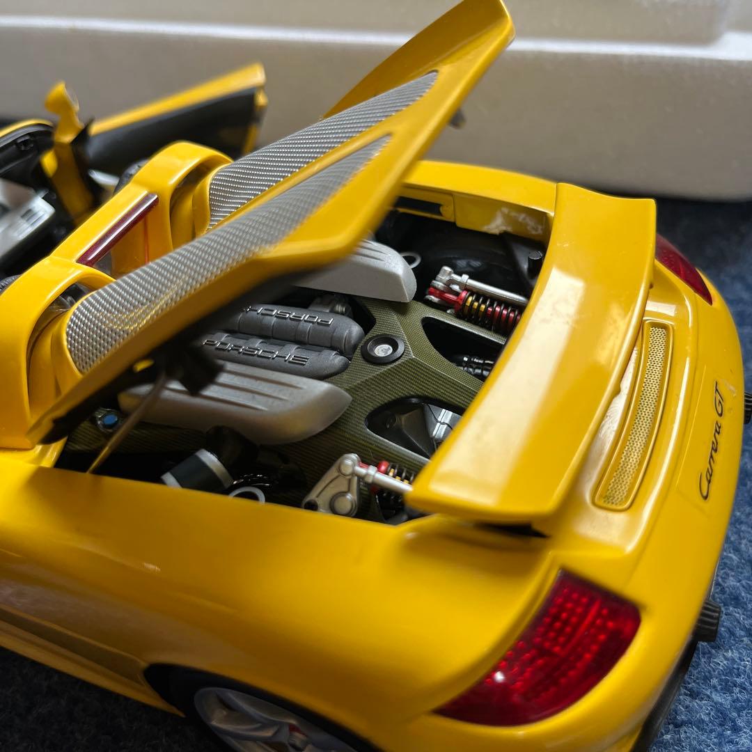ミニカー MINICHAMPS Porsche Carrera GT 2004 1:18