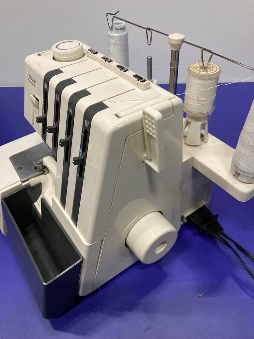 B）brother　ブラザー　ロックミシン　TE4-B765　ホームロック