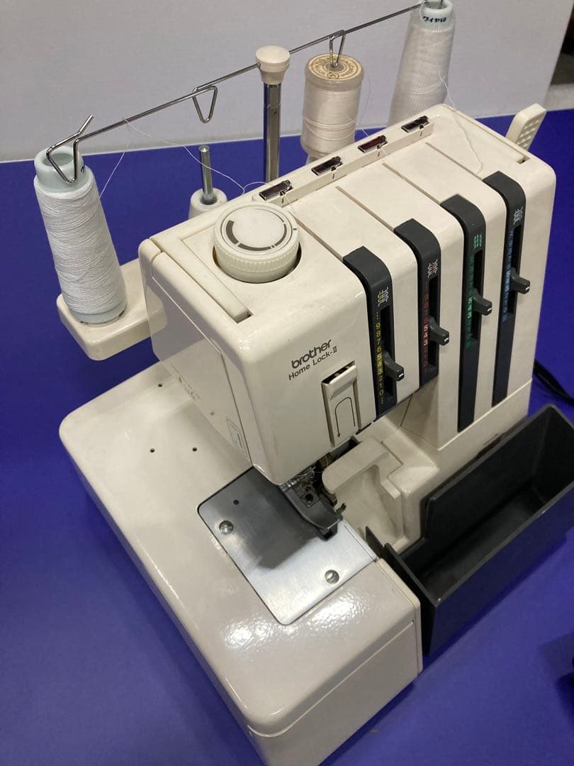 B）brother　ブラザー　ロックミシン　TE4-B765　ホームロック