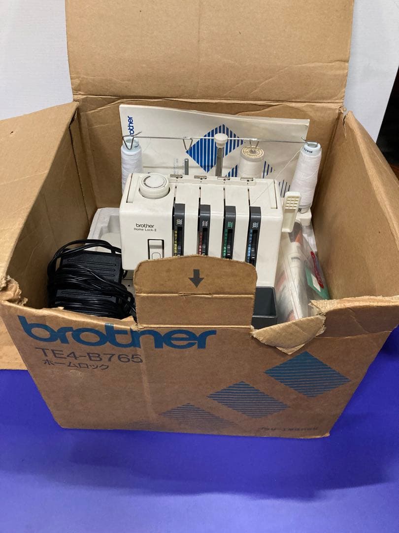 B）brother　ブラザー　ロックミシン　TE4-B765　ホームロック