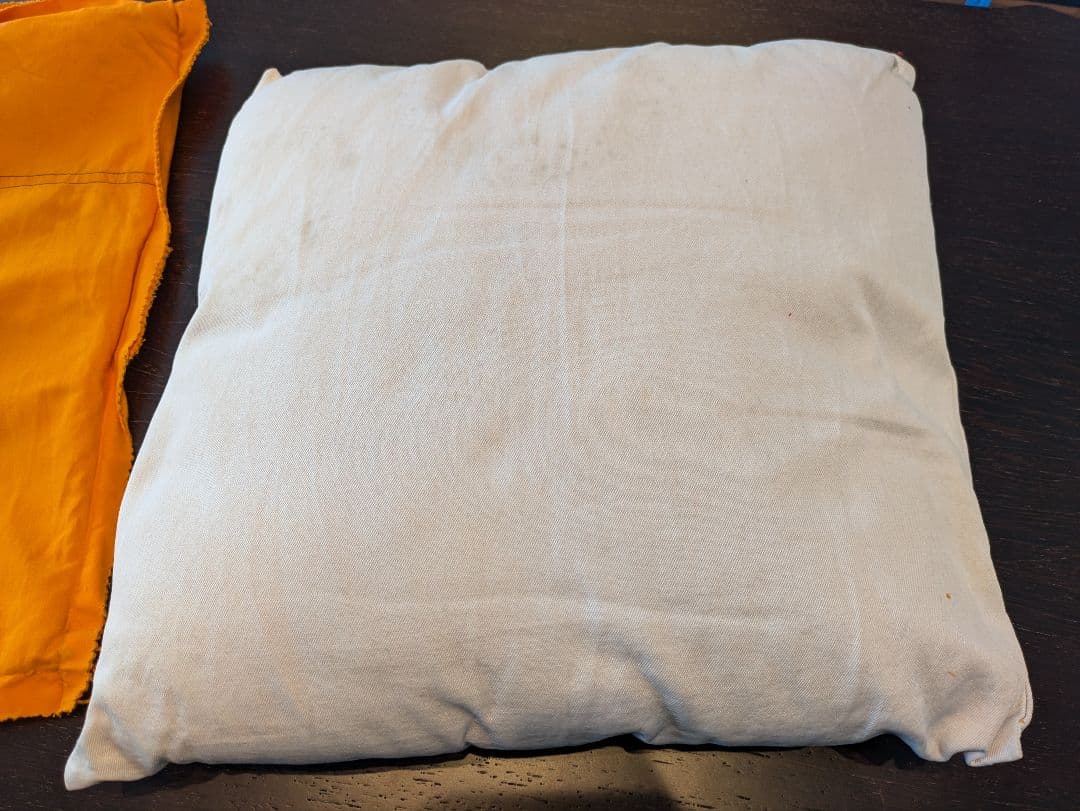 【美品】HERMES エルメスのオレンジクッション