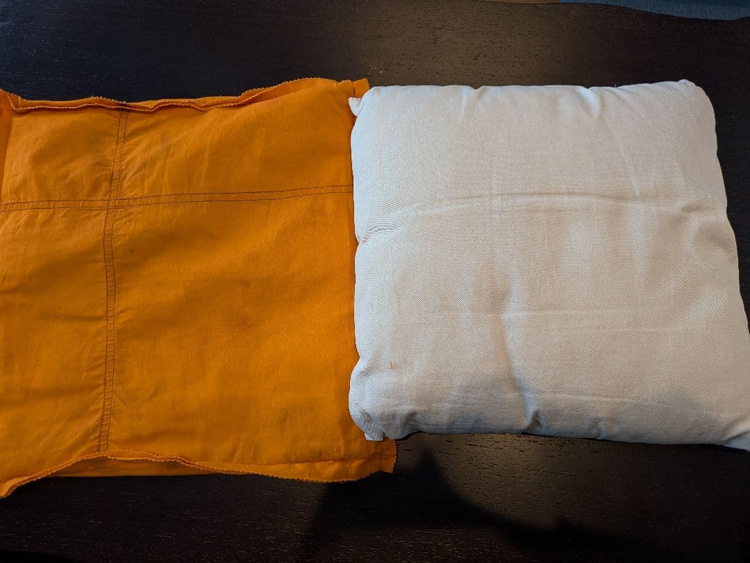 【美品】HERMES エルメスのオレンジクッション