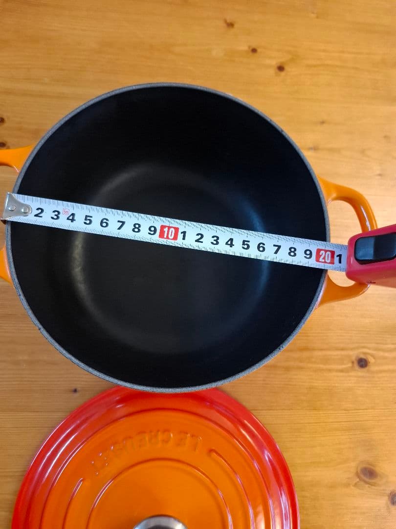 LE CREUSET 20cm ブラックホーローシルバーつまみ両手鍋 オレンジ