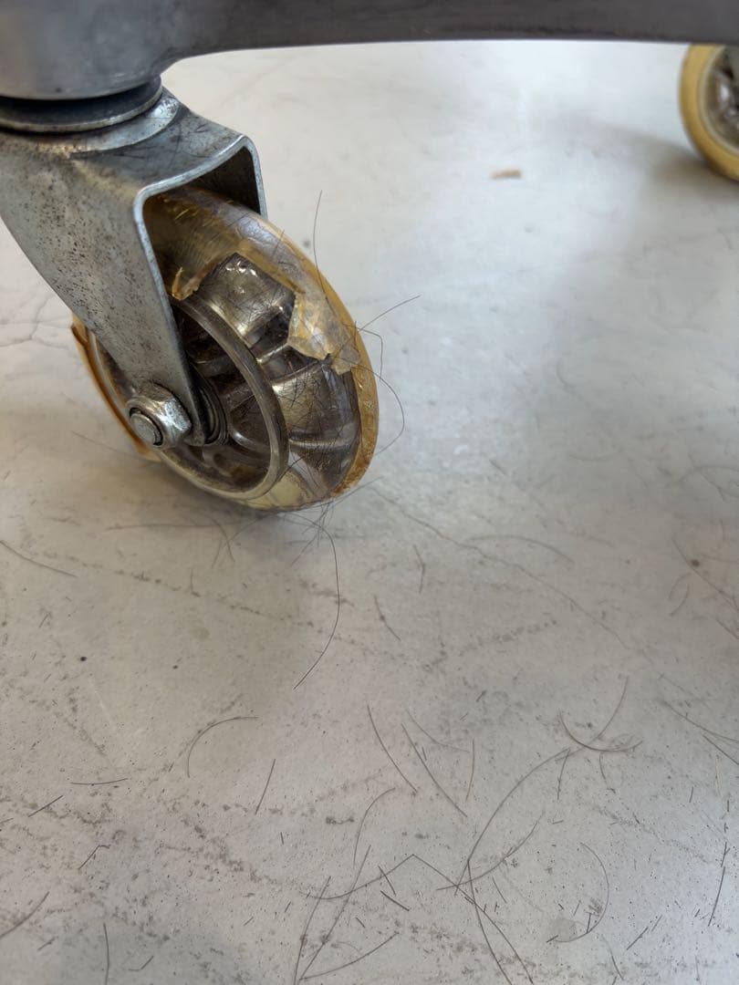 o*t様 タカラベルモント Dスツール キャスターの剥がれがあり TAKARA