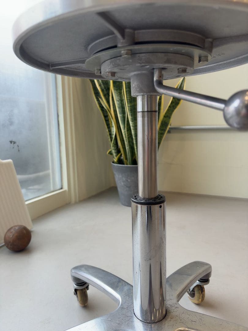 o*t様 タカラベルモント Dスツール キャスターの剥がれがあり TAKARA