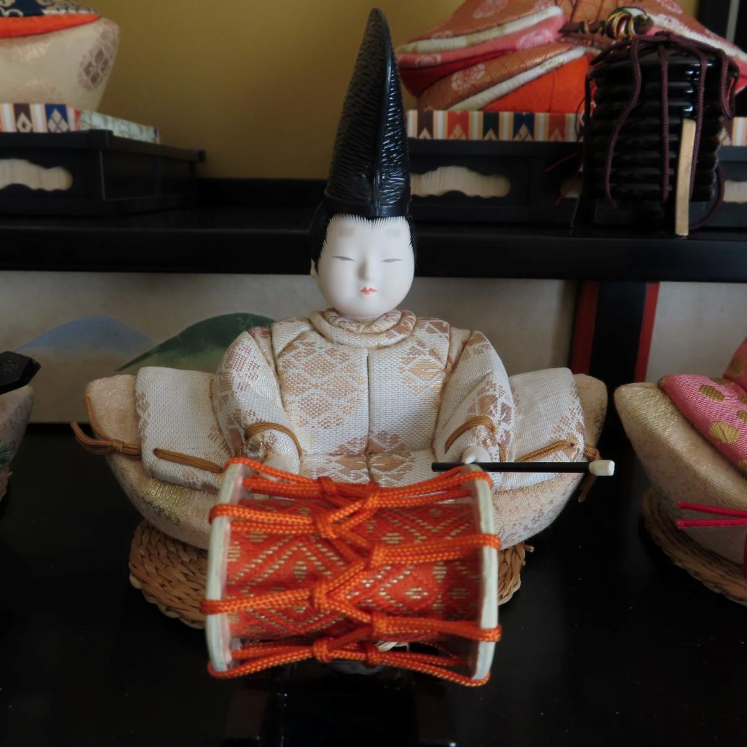 真多呂人形 伝統的工芸品 古今雛 雅楽 七楽人雛飾り（二段・九人）木目込み人形