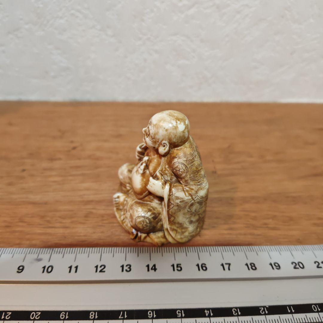 時代提物 仏教美術置根付 天然素材【羅漢様坐像】高さ約5.1cm 重69ｇ縁起物