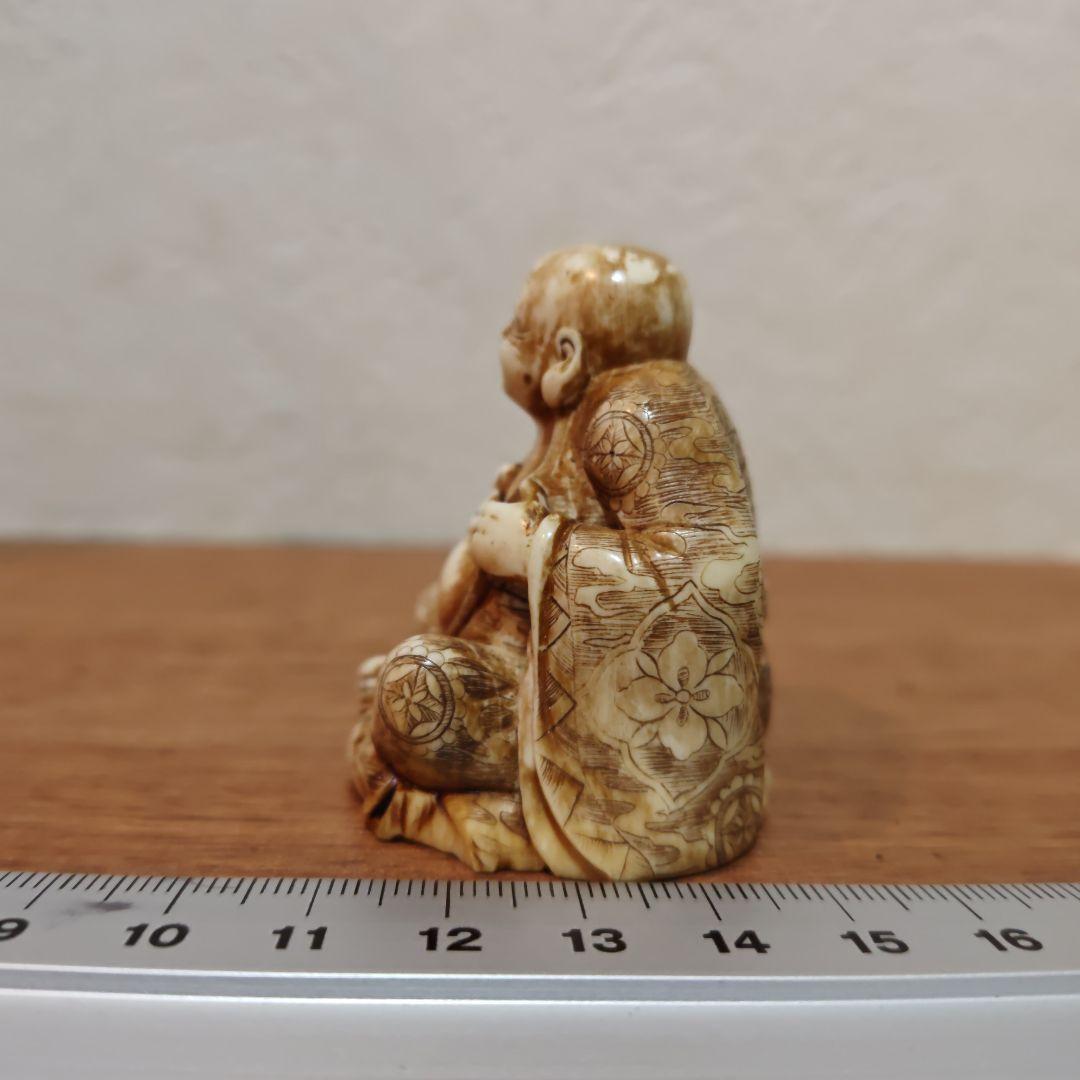 時代提物 仏教美術置根付 天然素材【羅漢様坐像】高さ約5.1cm 重69ｇ縁起物