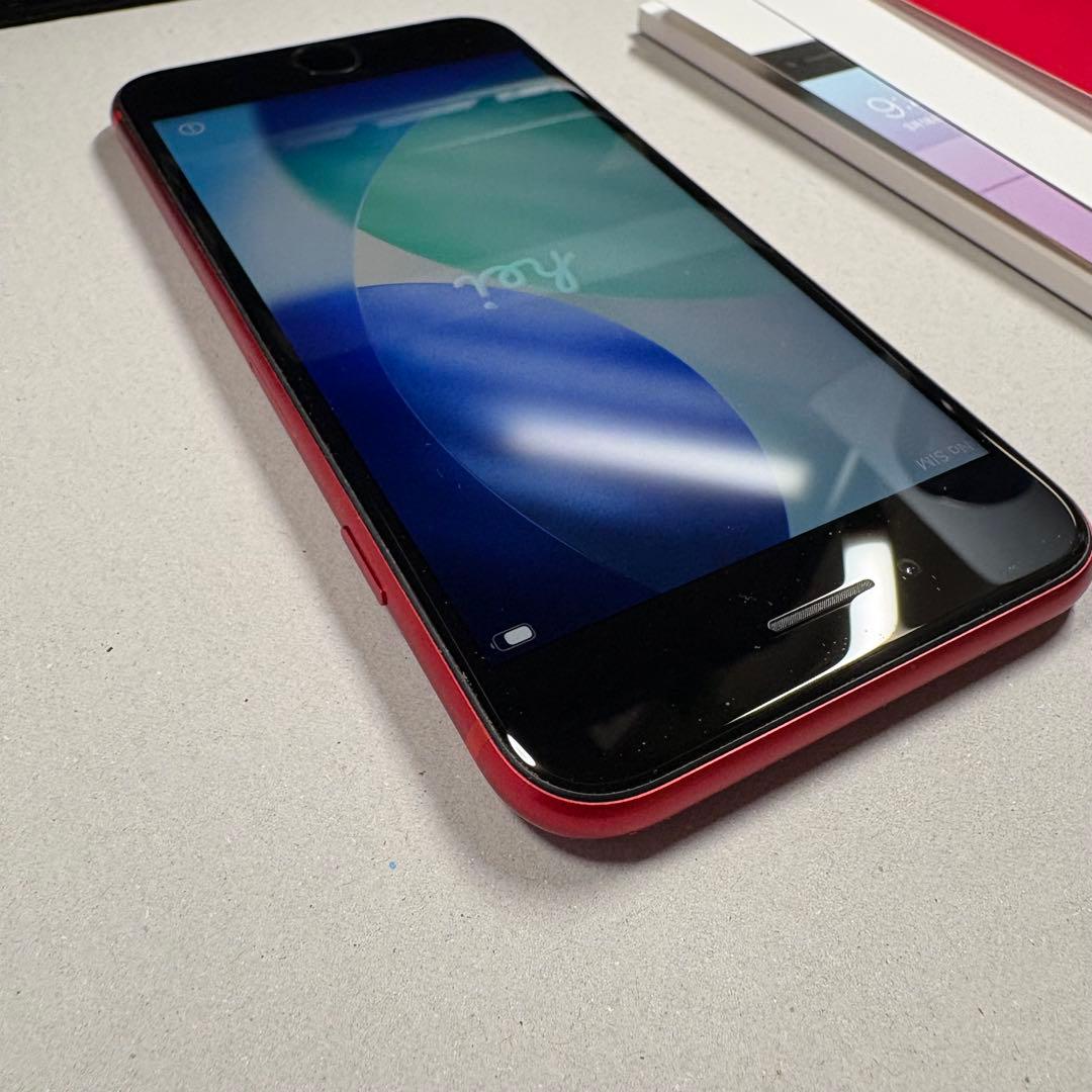 雑*人様 Apple iPhone SE (第2世代) レッド