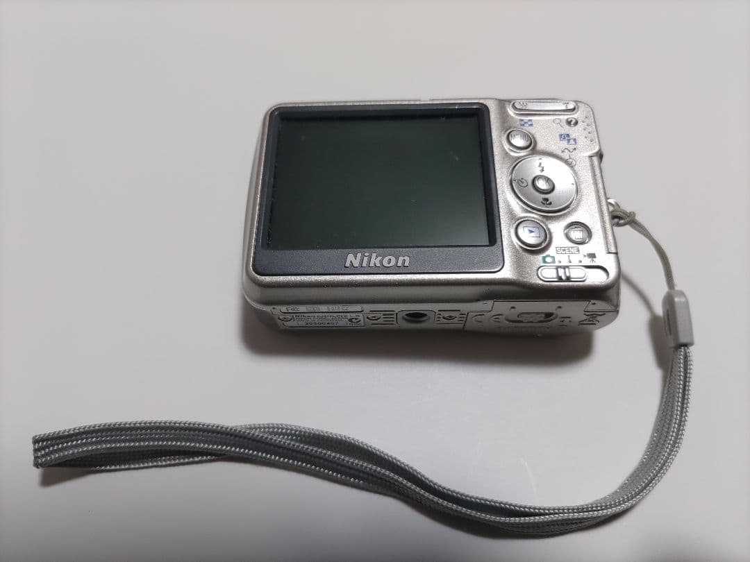Nikon　COOLPIX　L6　シルバー（本体のみ）