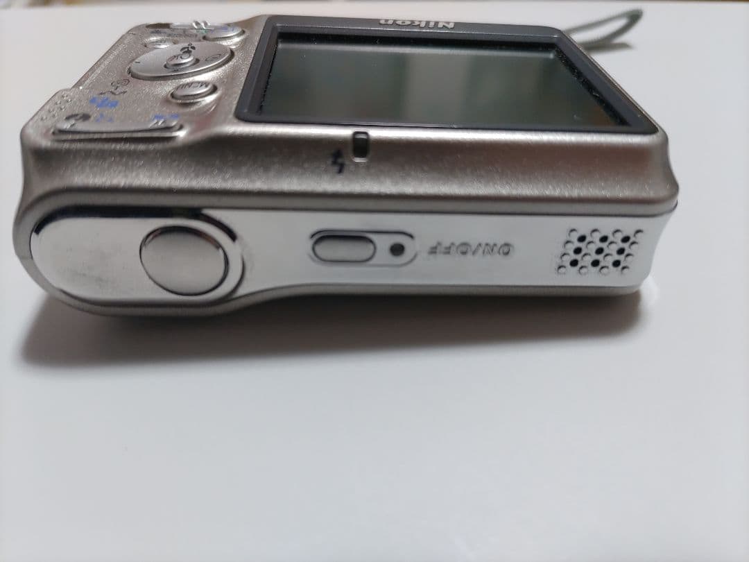 Nikon　COOLPIX　L6　シルバー（本体のみ）