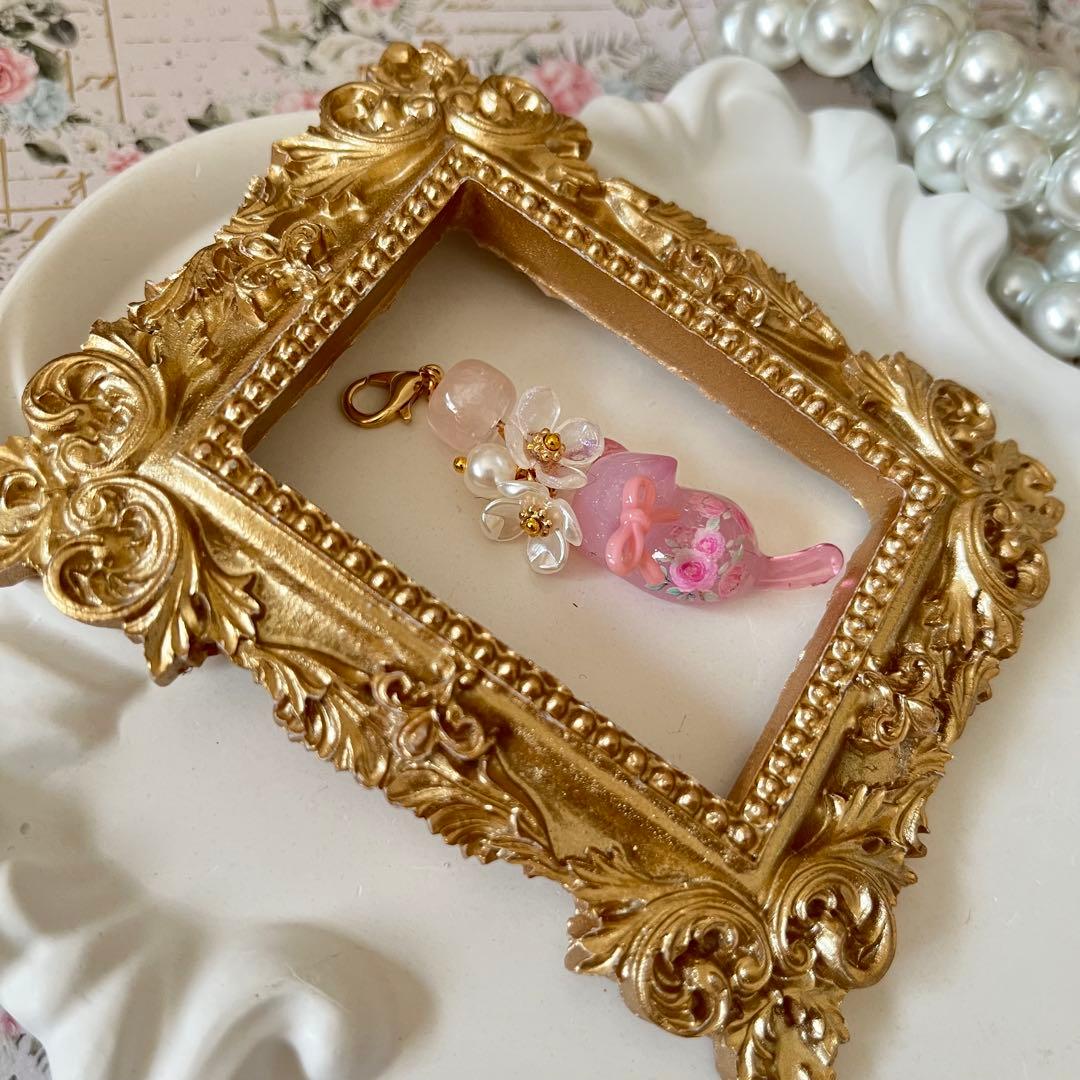 ฅ❤️ レジン　ねこ　天然石　ローズクォーツ　花　薔薇　チャーム　ハート