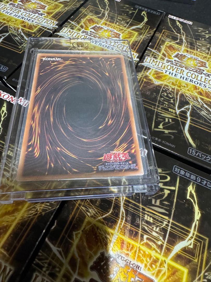 マグネットローダー付き　王のしもべブラックマジシャン　オーバーフレーム　プリズマ