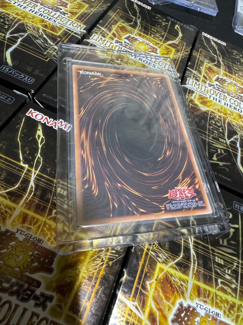 マグネットローダー付き　王のしもべブラックマジシャン　オーバーフレーム　プリズマ