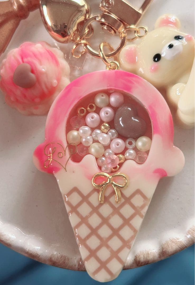 レジンキーホルダー　レジンチャーム　シェイカー　シャカシャカ　ラブポーション