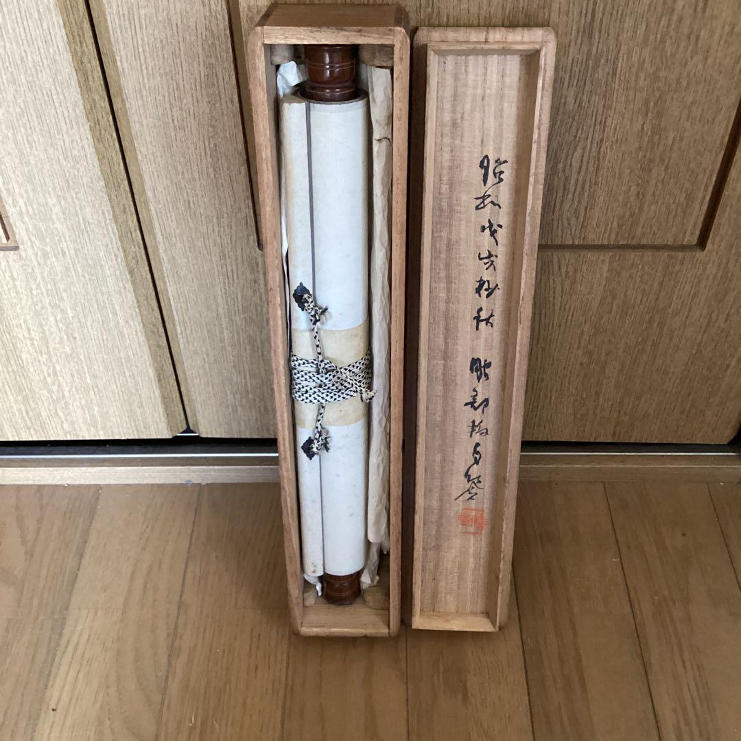 服部担風作　　七言絶句　　紙本掛軸一幅　　自題箱　　軸先は特製木