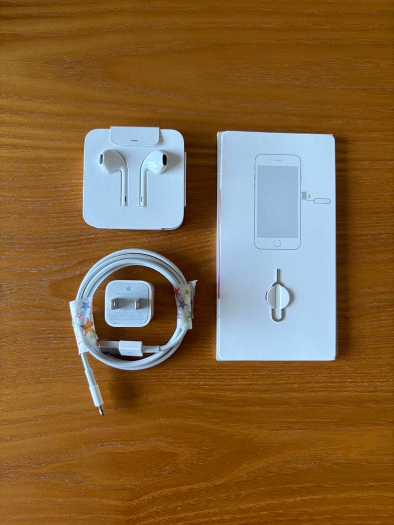 iPhone8 256GB ゴールド SIMフリー 本体（付属品４点付き）