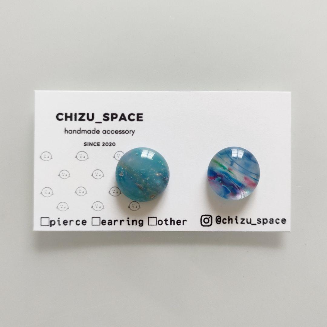 取引中　アシンメトリーなブルー系のガラスの一粒ピアス/イヤリング*No.3