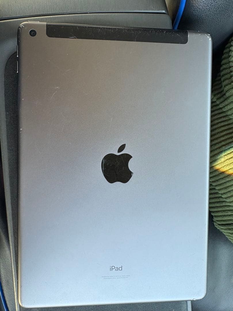 iPad 第9世代　スペースグレー 画面にひびあり