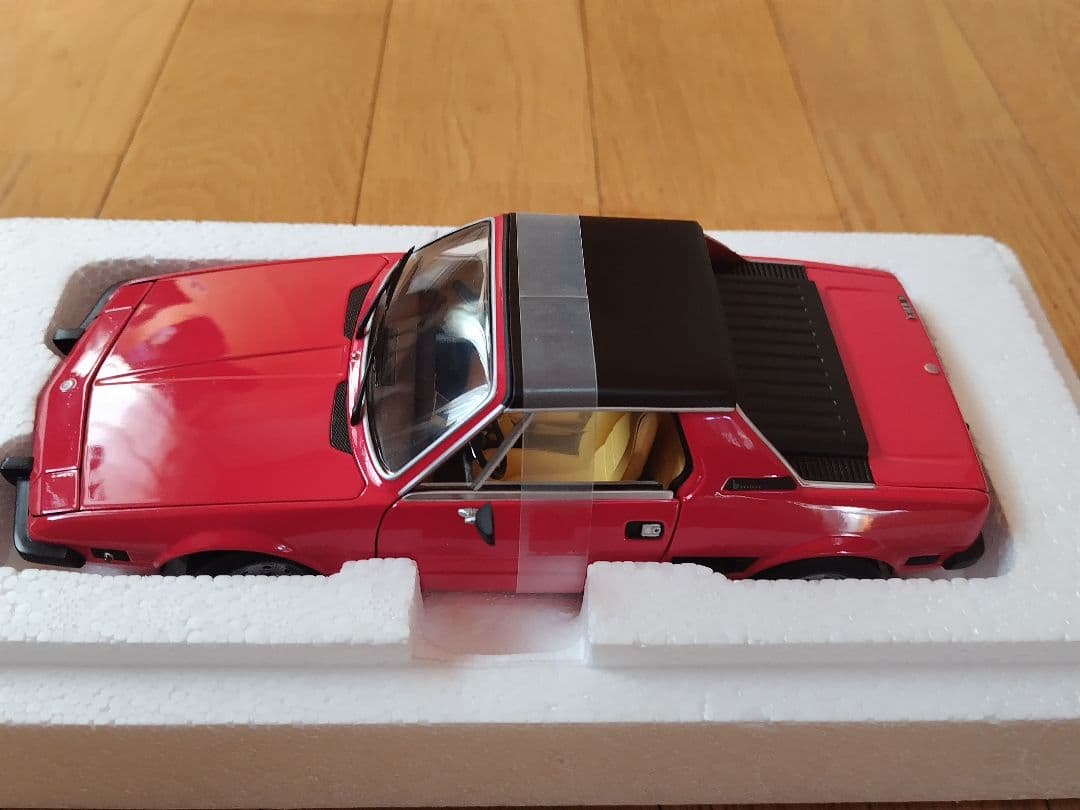 ミニチャンプス「FIAT X1/9·1974 」1:18