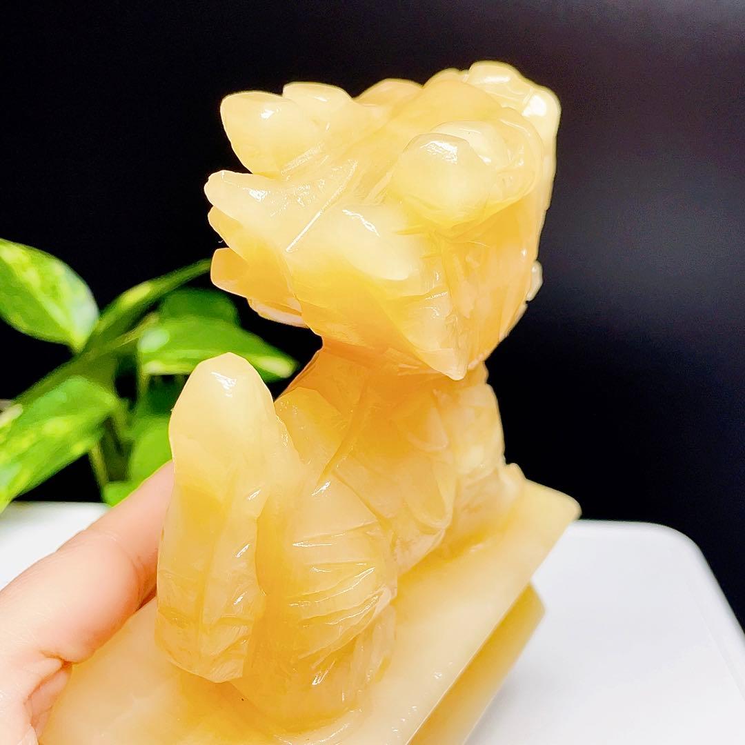 【超美品】　天然石　パワーストーン　麒麟　彫り　置物　カルサイト　1