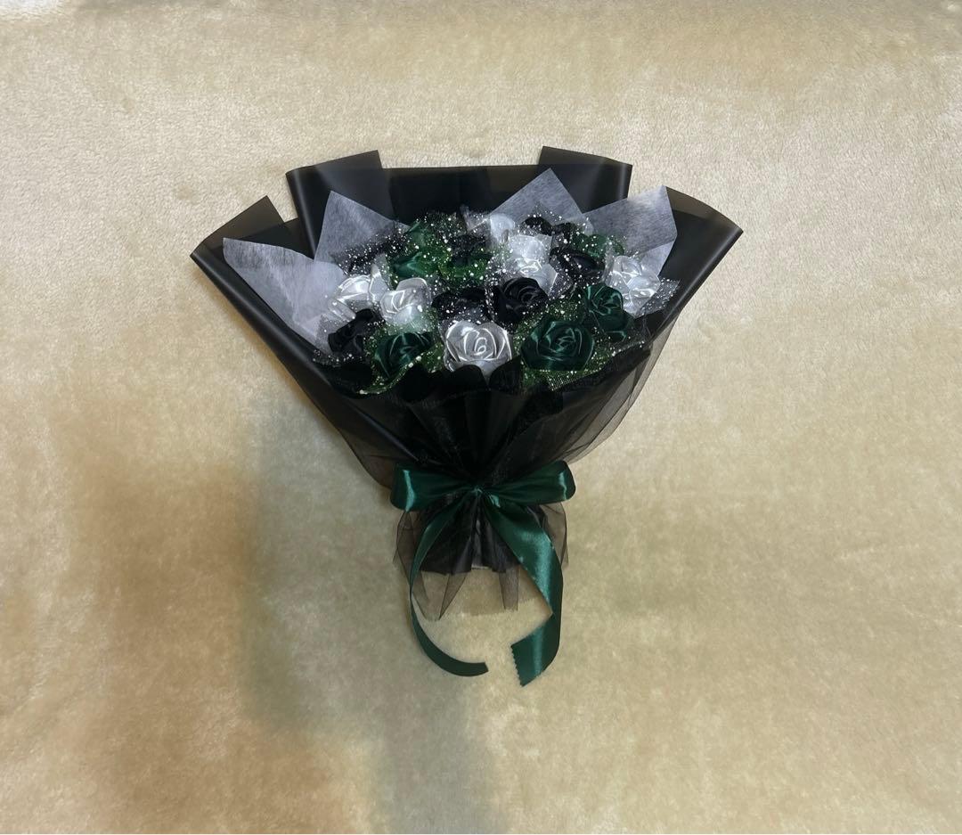 21本濃い緑・黒・シルバーバラブーケプレゼントお祝い枯れない花永生薔薇特別な人へ