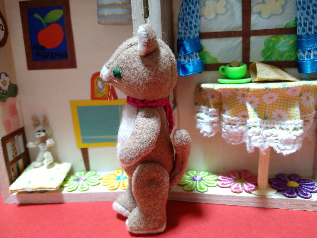 緑目ネコちゃんセット　ミニチュア　ぬいぐるみ　ドールハウス　小さい人形