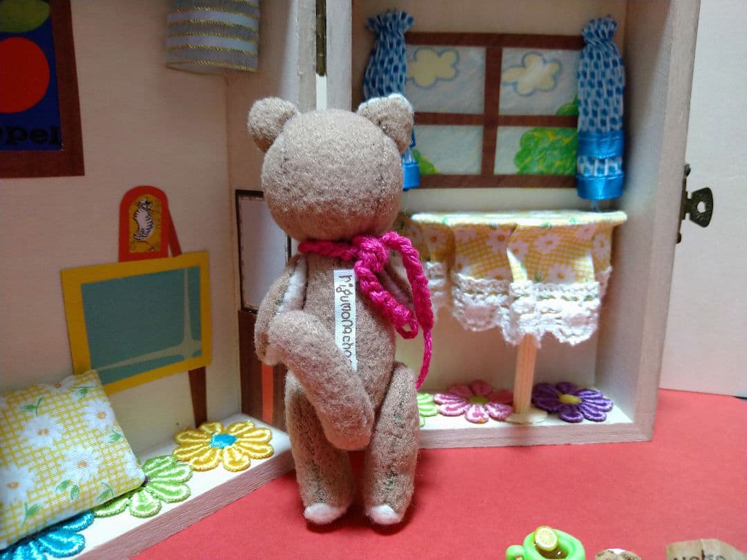 緑目ネコちゃんセット　ミニチュア　ぬいぐるみ　ドールハウス　小さい人形
