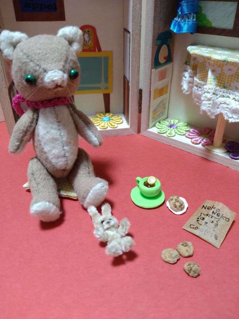 緑目ネコちゃんセット　ミニチュア　ぬいぐるみ　ドールハウス　小さい人形