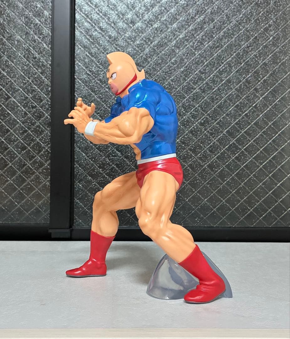 「人気アニメ フィギュア 7種7体セット」開封済 >=<