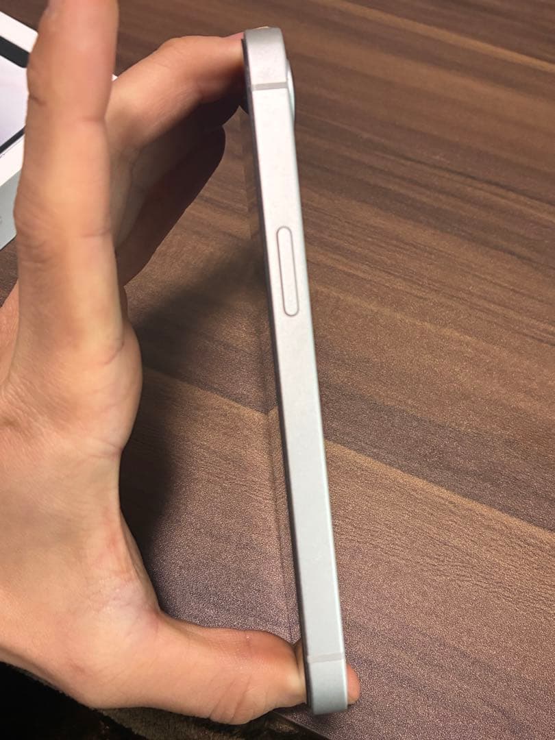 iPhone16e 本体128GB SIMフリーCASEFINITEケース付き