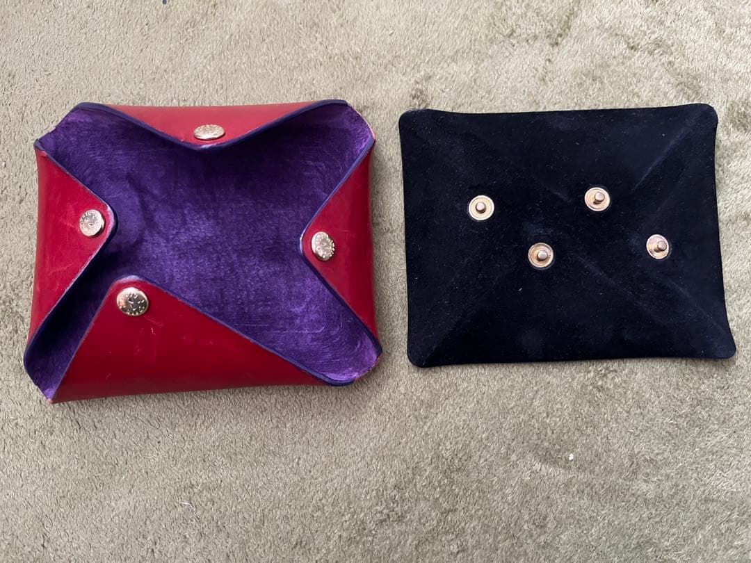 レザーケース 赤黒とネイビーブルー