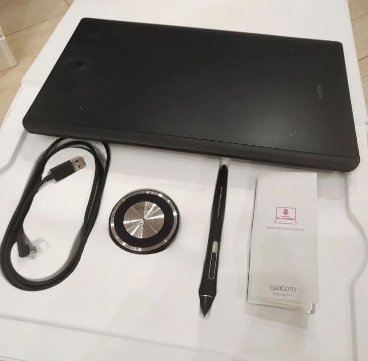 ワコム　Wacom Intuos Pro PTH-660/K0　ペンタブレット