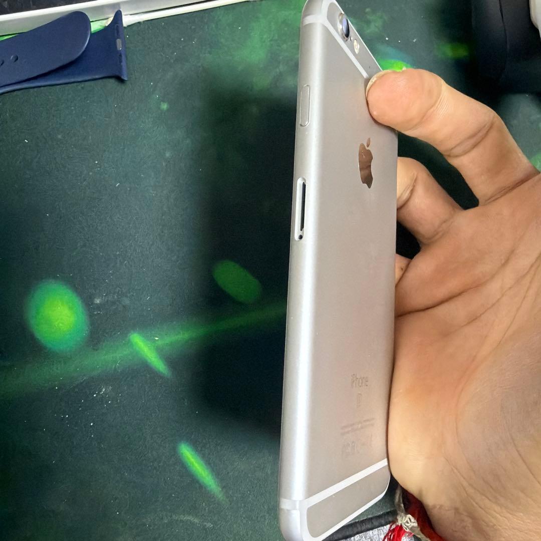iPhone6s 64GBシルバー本体のみ 動作確認済み(Phone only)