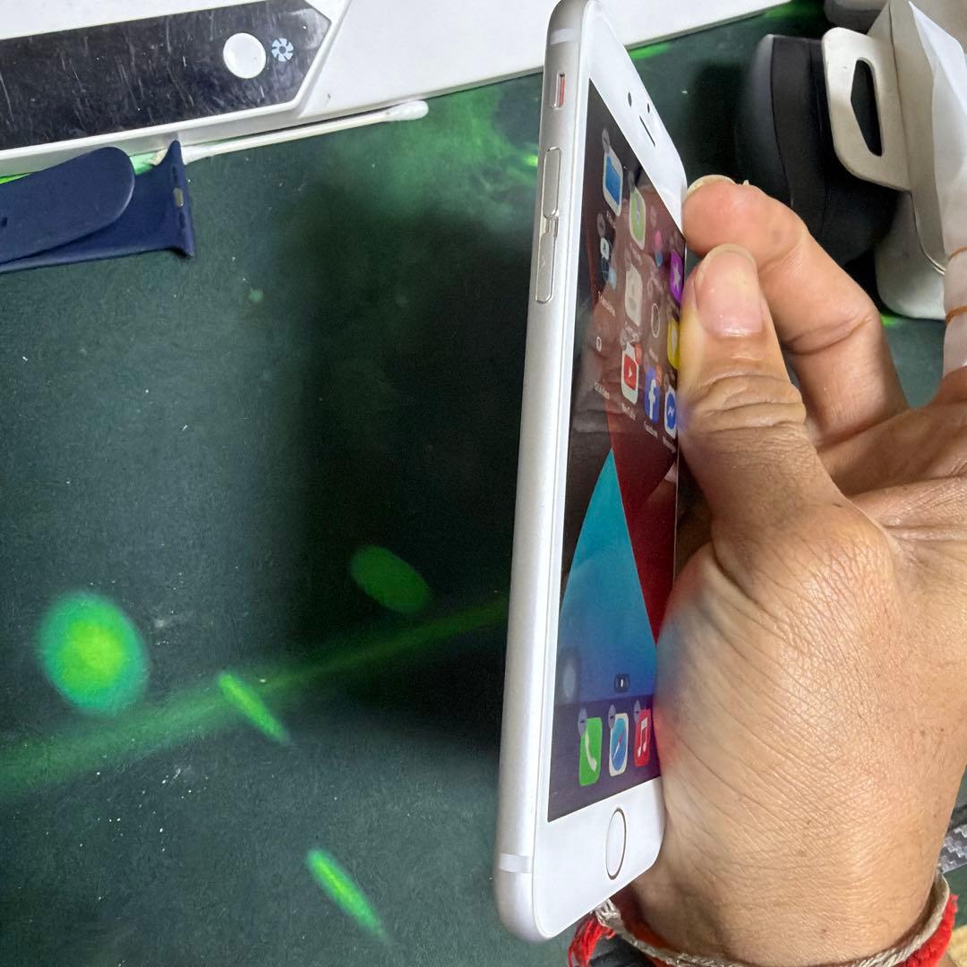 iPhone6s 64GBシルバー本体のみ 動作確認済み(Phone only)