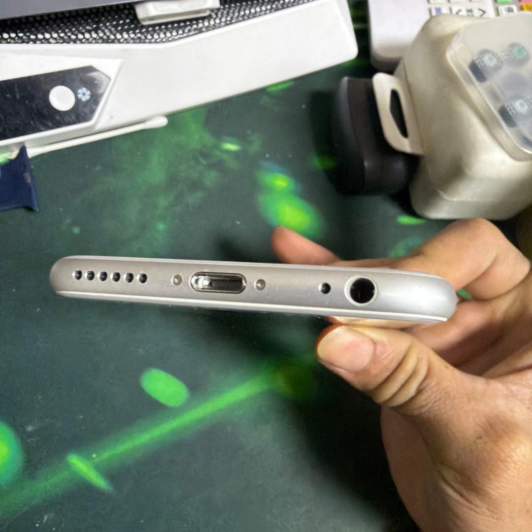 iPhone6s 64GBシルバー本体のみ 動作確認済み(Phone only)