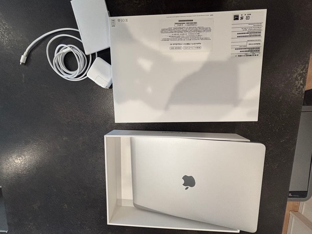 MacBook air M1 13 ほぼ未使用バッテリ100%