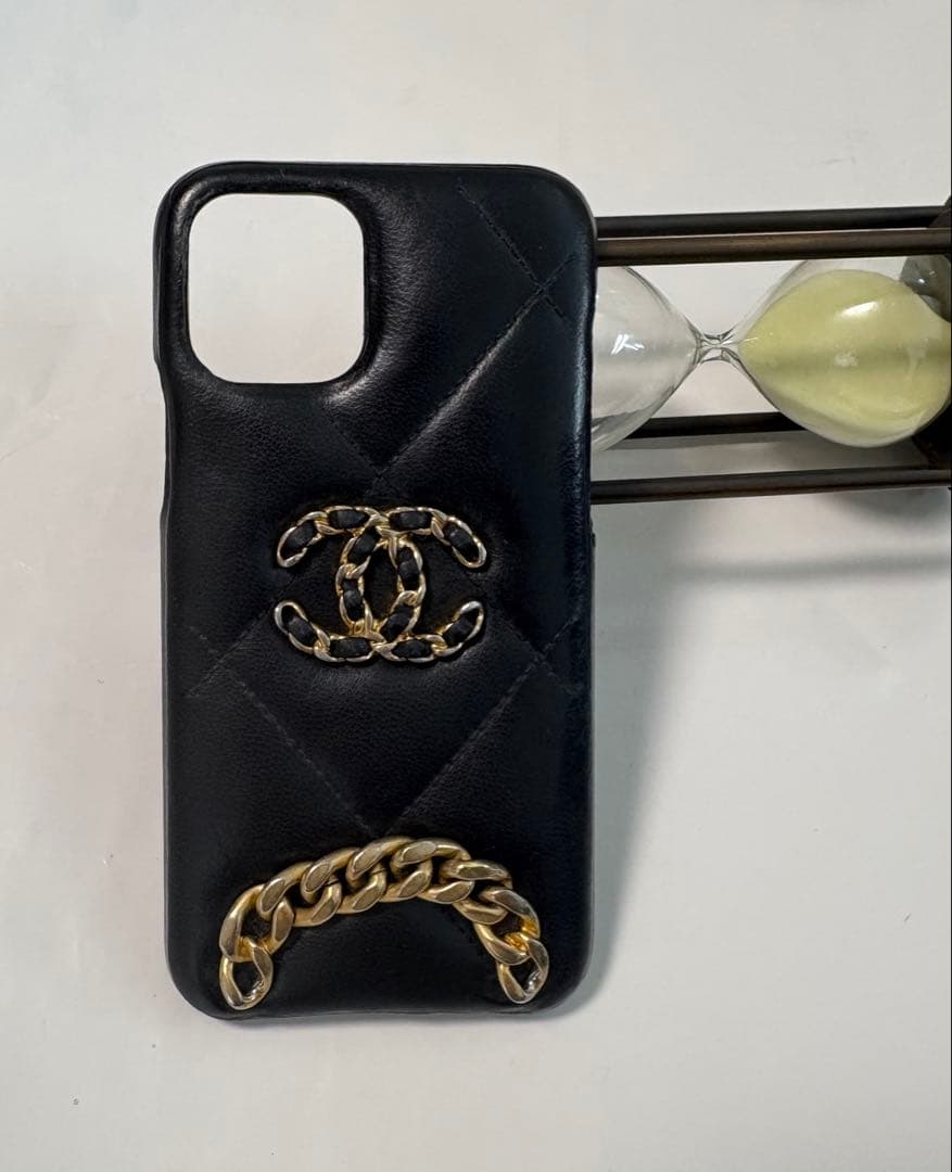 CHANEL ブラックレザー iPhone11pro ケース