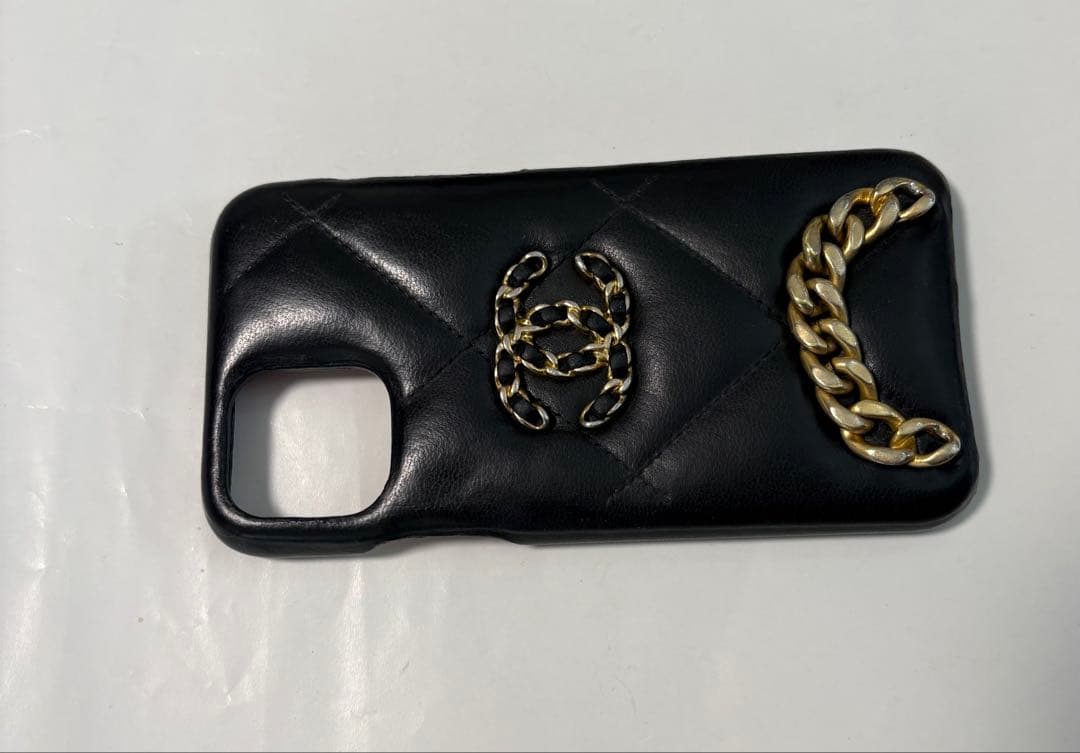CHANEL ブラックレザー iPhone11pro ケース