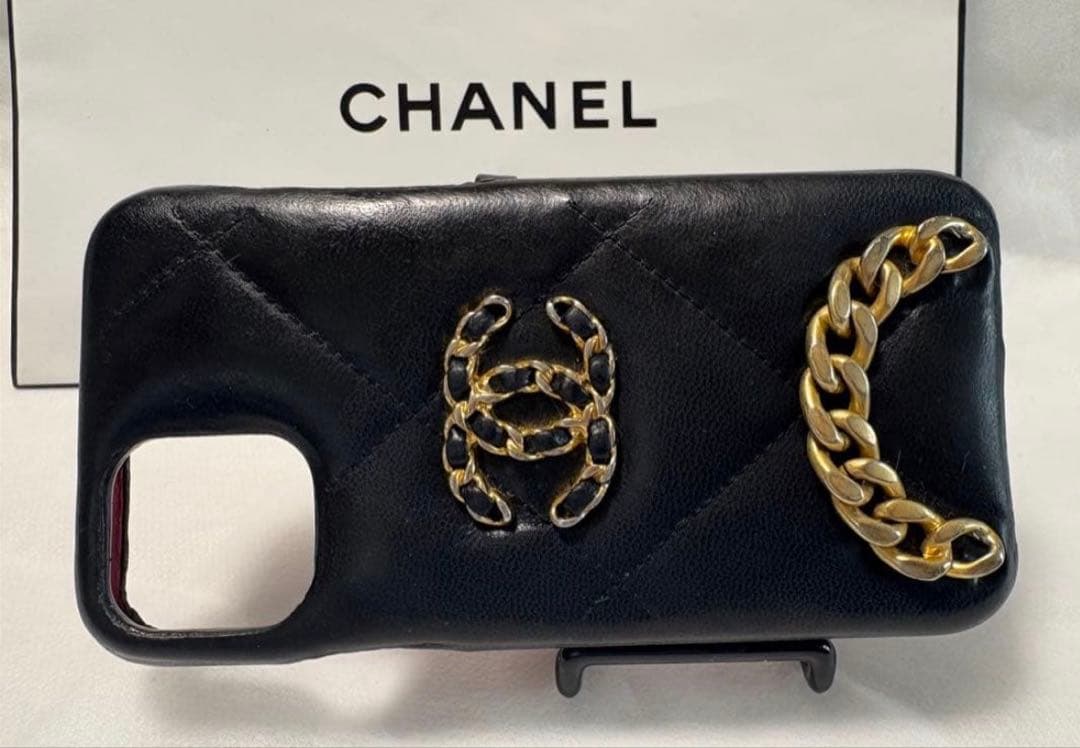 CHANEL ブラックレザー iPhone11pro ケース