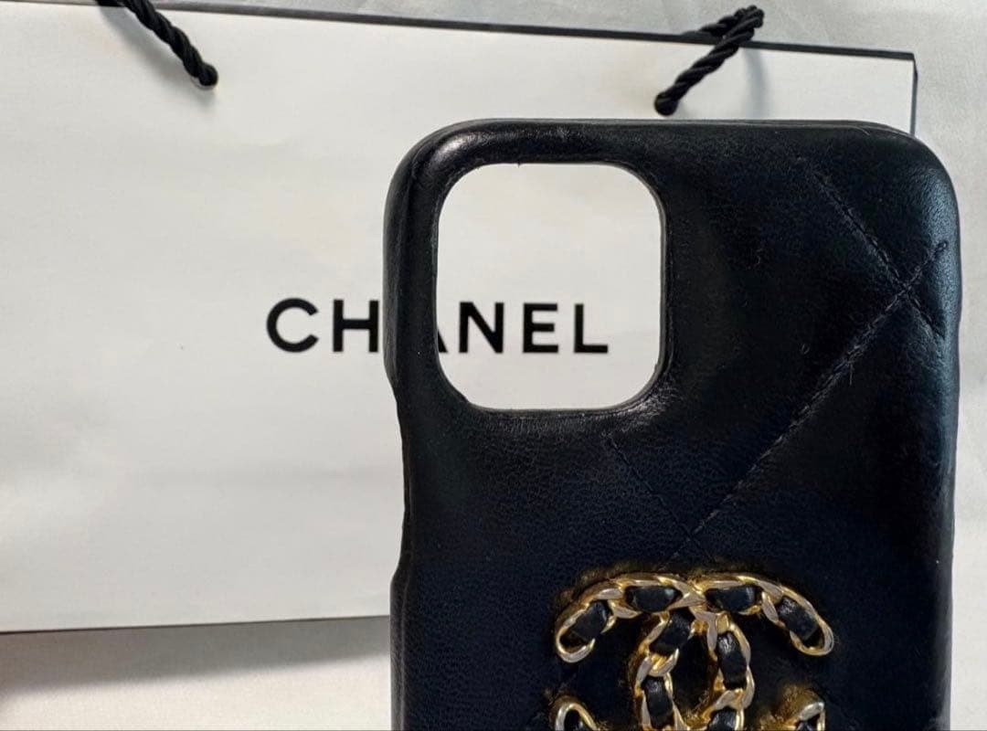 CHANEL ブラックレザー iPhone11pro ケース