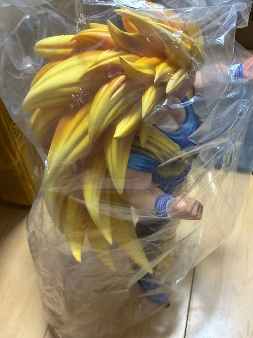 ドラゴンボール　スーパーサイヤ人3 孫悟空　約32cm 新品未使用品。