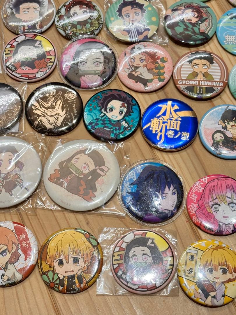鬼滅の刃　アニメグッズ　缶バッジ　大量　まとめ売り