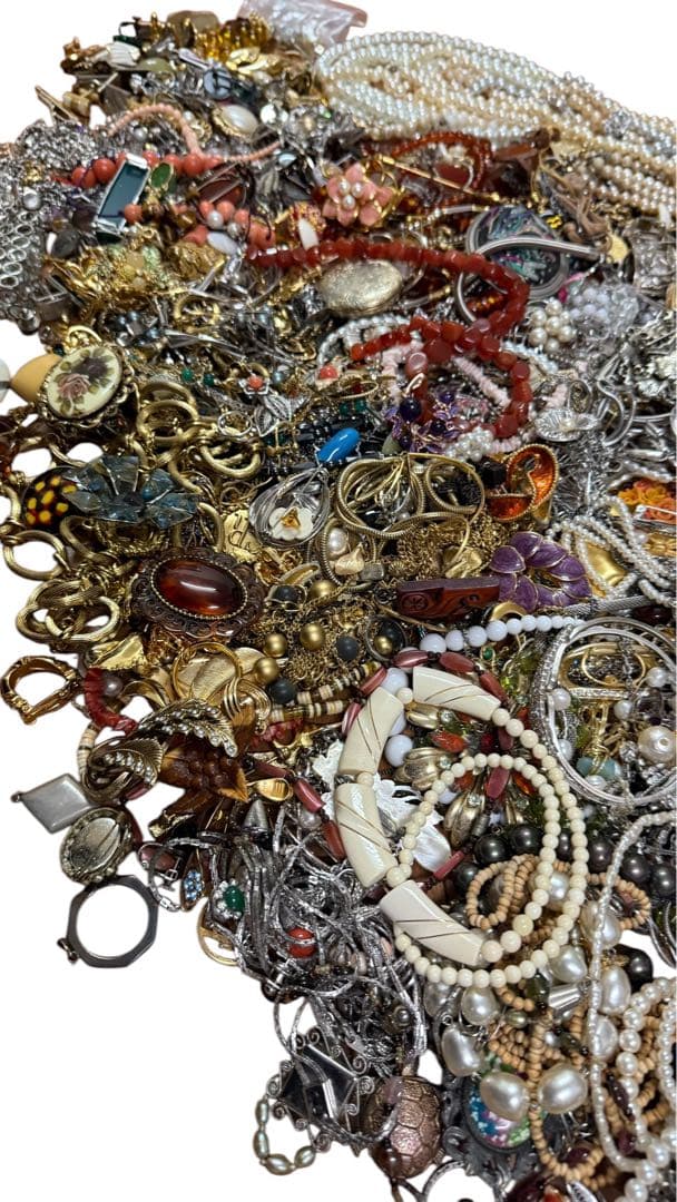 ❸アクセサリーイミテーション 約5.2キロ まとめ売り パールなど多数あり