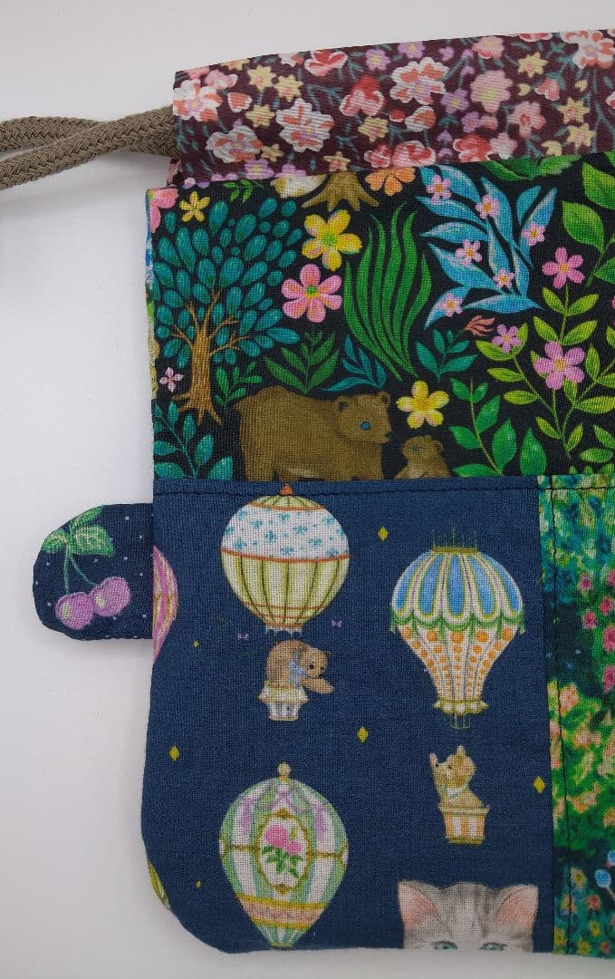 sold※森の上空を旅する巾着　ユキエモン　yukiemon　猫　くま　犬