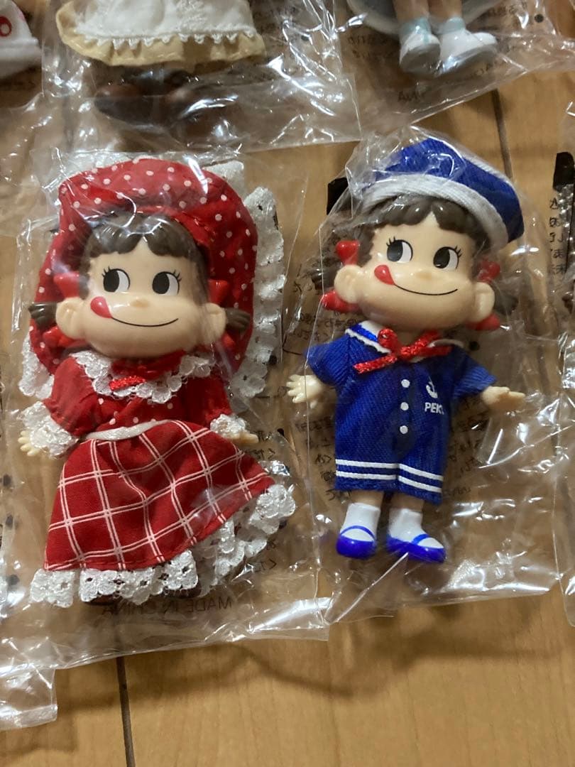 新品未開封 ペコちゃん キーホルダー フィギュア マスコット 16体セット